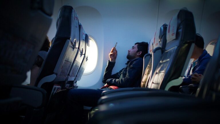 Travel Apps You Need for a Seamless Journey: From Booking to Navigation